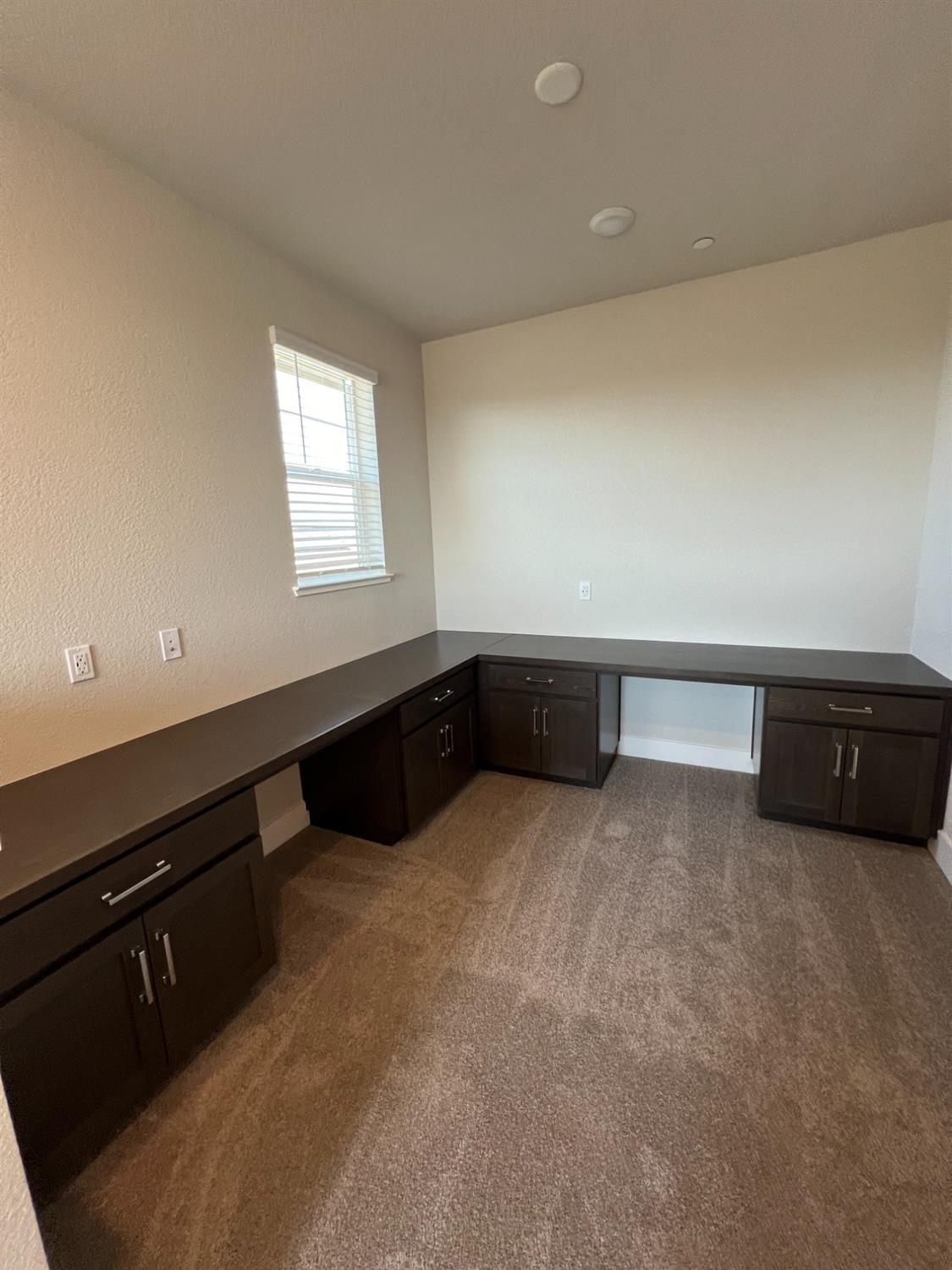 Detail Gallery Image 14 of 21 For 3063 Banano Way, Rancho Cordova,  CA 95742 - 4 Beds | 2/1 Baths