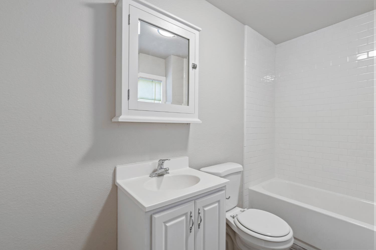 Detail Gallery Image 30 of 47 For 1922 4th St, Sacramento,  CA 95811 - 2 Beds | 2 Baths