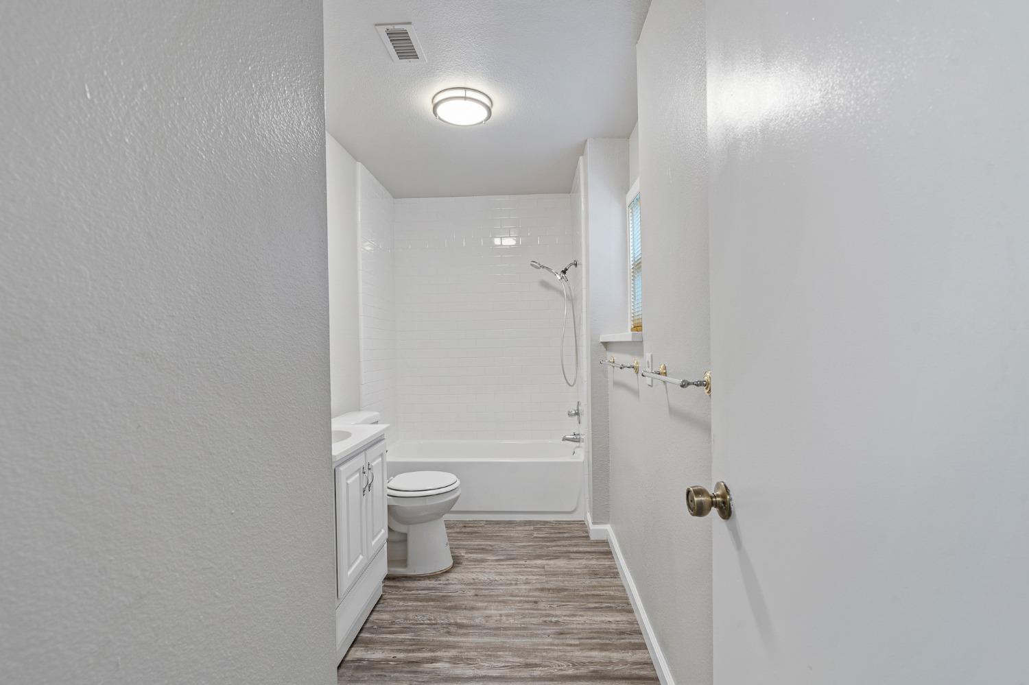 Detail Gallery Image 29 of 47 For 1922 4th St, Sacramento,  CA 95811 - 2 Beds | 2 Baths