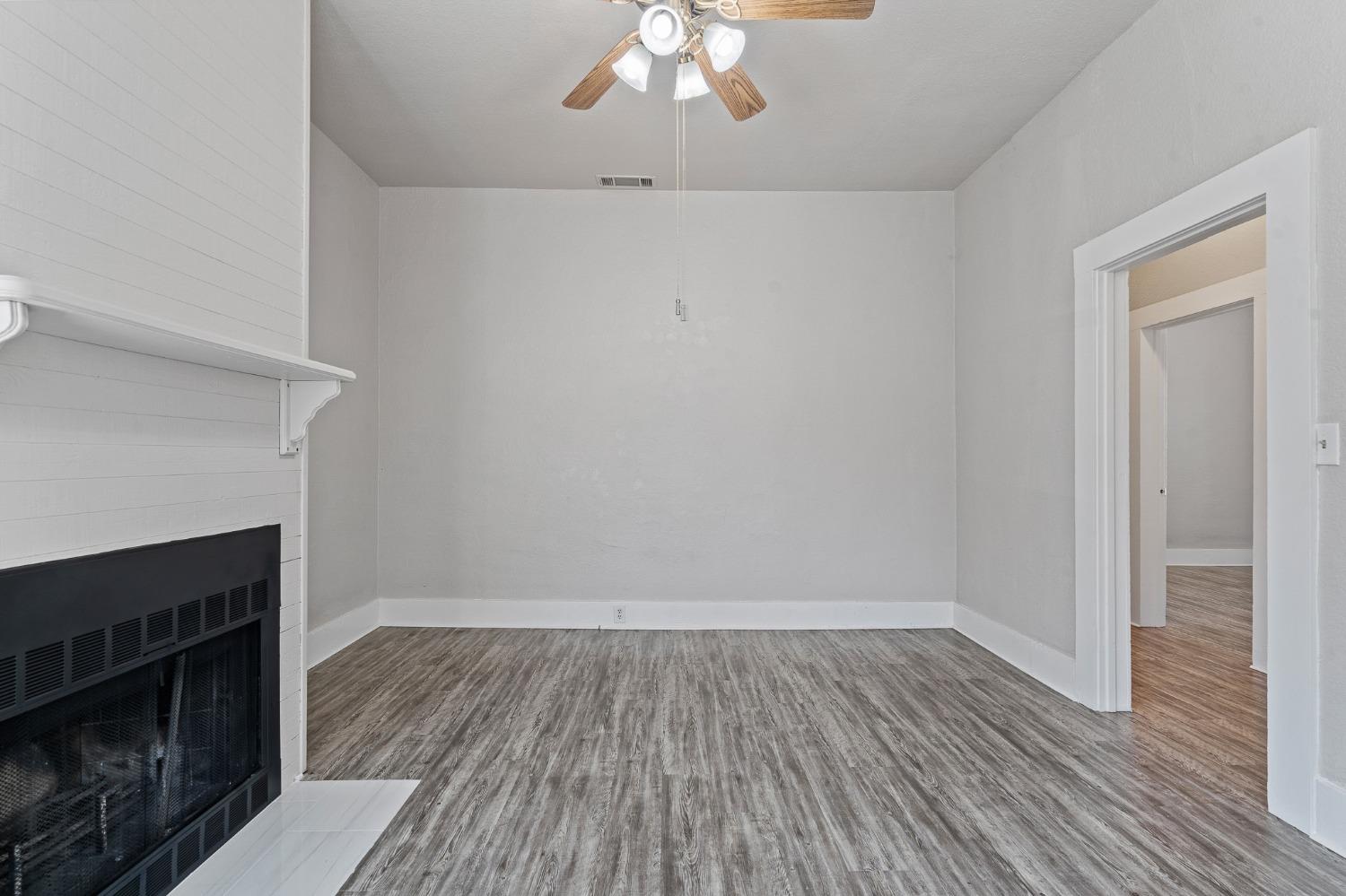 Detail Gallery Image 10 of 47 For 1922 4th St, Sacramento,  CA 95811 - 2 Beds | 2 Baths