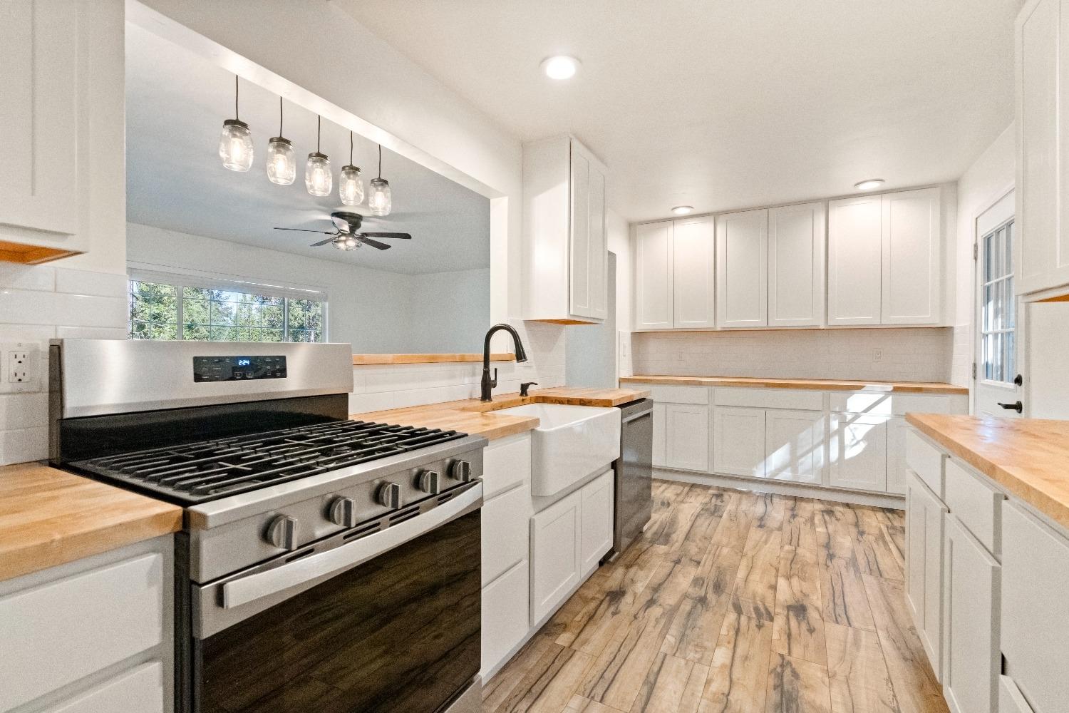 Detail Gallery Image 9 of 30 For 27950 Manzanita Trl, Colfax,  CA 95713 - 2 Beds | 2 Baths