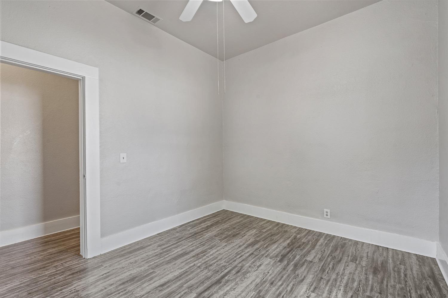 Detail Gallery Image 14 of 47 For 1922 4th St, Sacramento,  CA 95811 - 2 Beds | 2 Baths