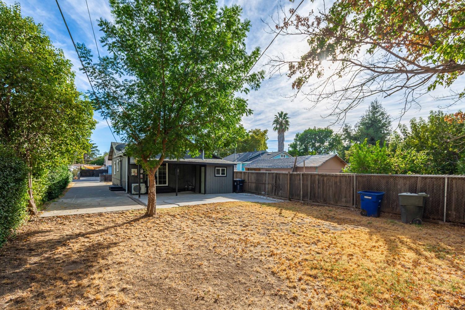 Detail Gallery Image 3 of 30 For 3801 26th Ave, Sacramento,  CA 95820 - 2 Beds | 1 Baths