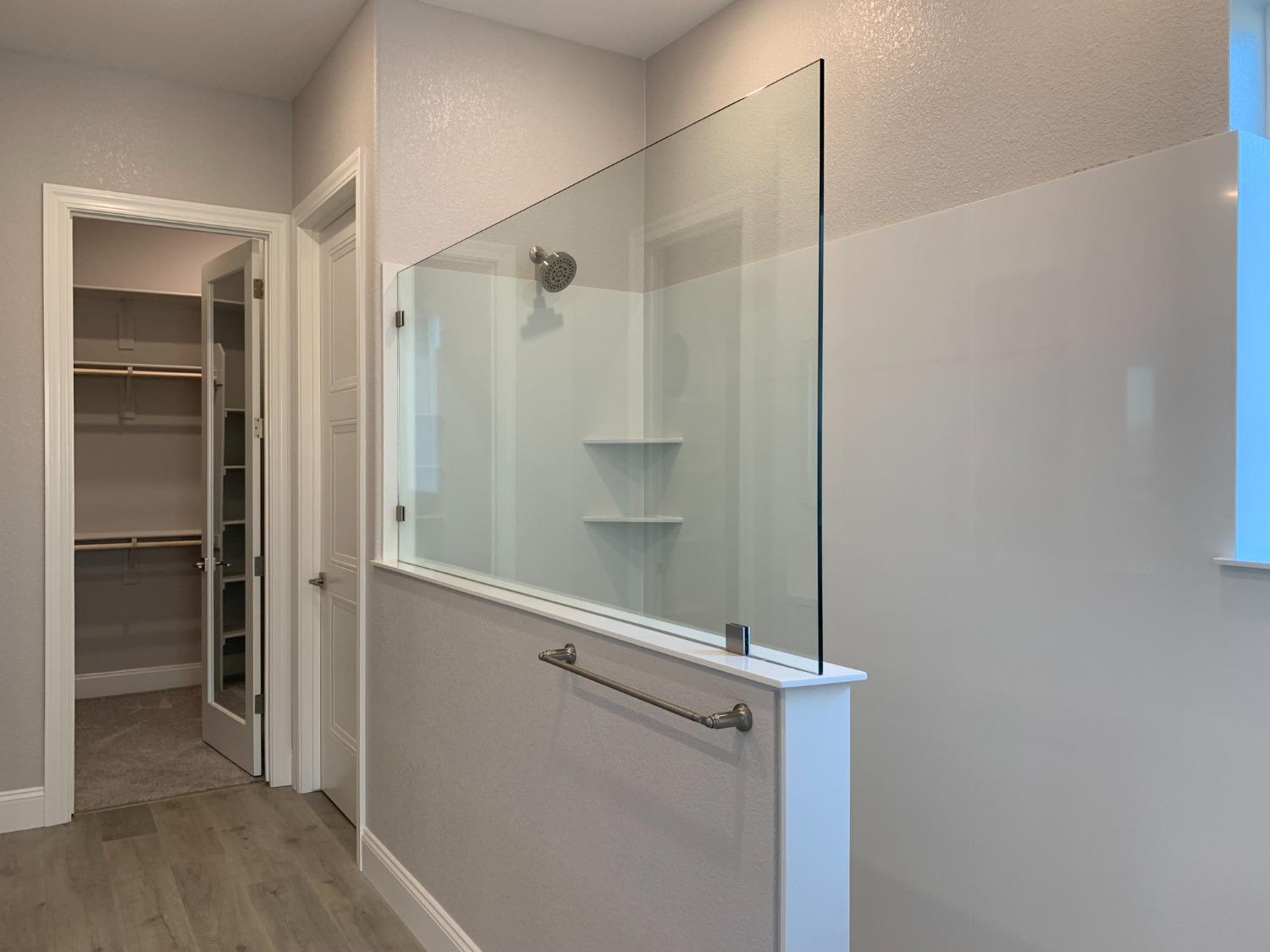 Detail Gallery Image 12 of 19 For 9051 Csuri St, Elk Grove,  CA 95624 - 6 Beds | 4/1 Baths