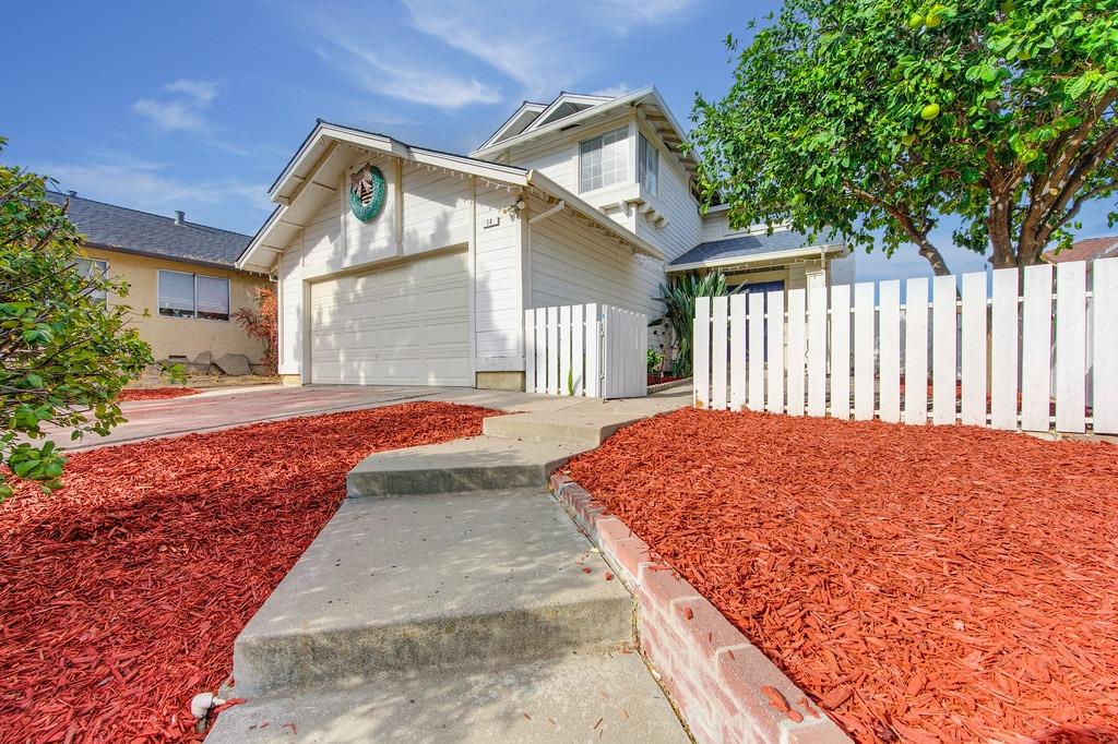 Detail Gallery Image 1 of 41 For 14 Fernwood Ct, Pittsburg,  CA 94565 - 4 Beds | 2/1 Baths