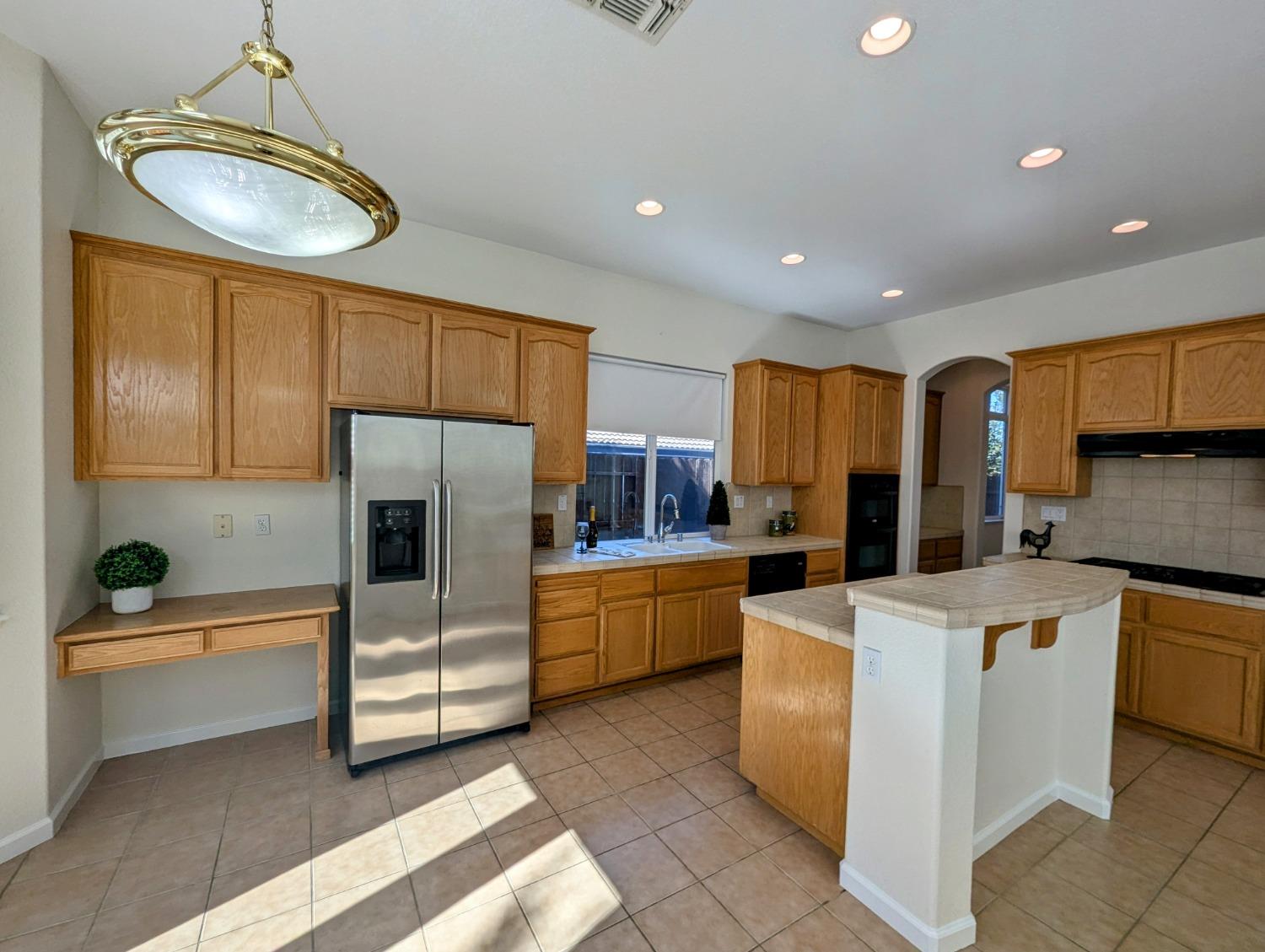 Detail Gallery Image 9 of 42 For 2082 Sebastian Way, Roseville,  CA 95661 - 3 Beds | 2 Baths