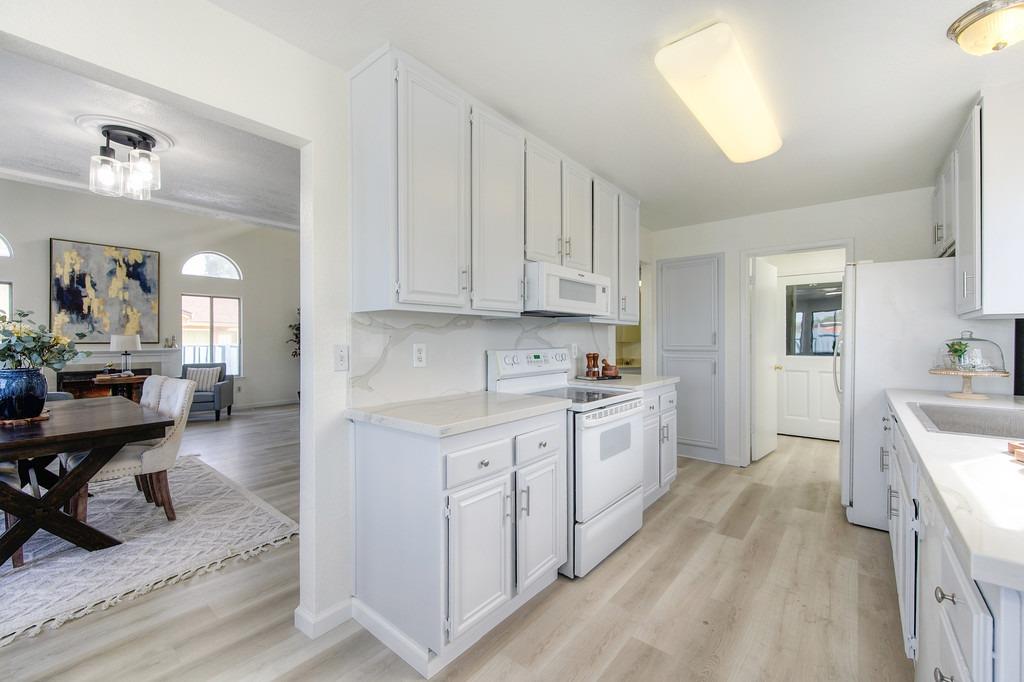 Detail Gallery Image 24 of 41 For 14 Fernwood Ct, Pittsburg,  CA 94565 - 4 Beds | 2/1 Baths