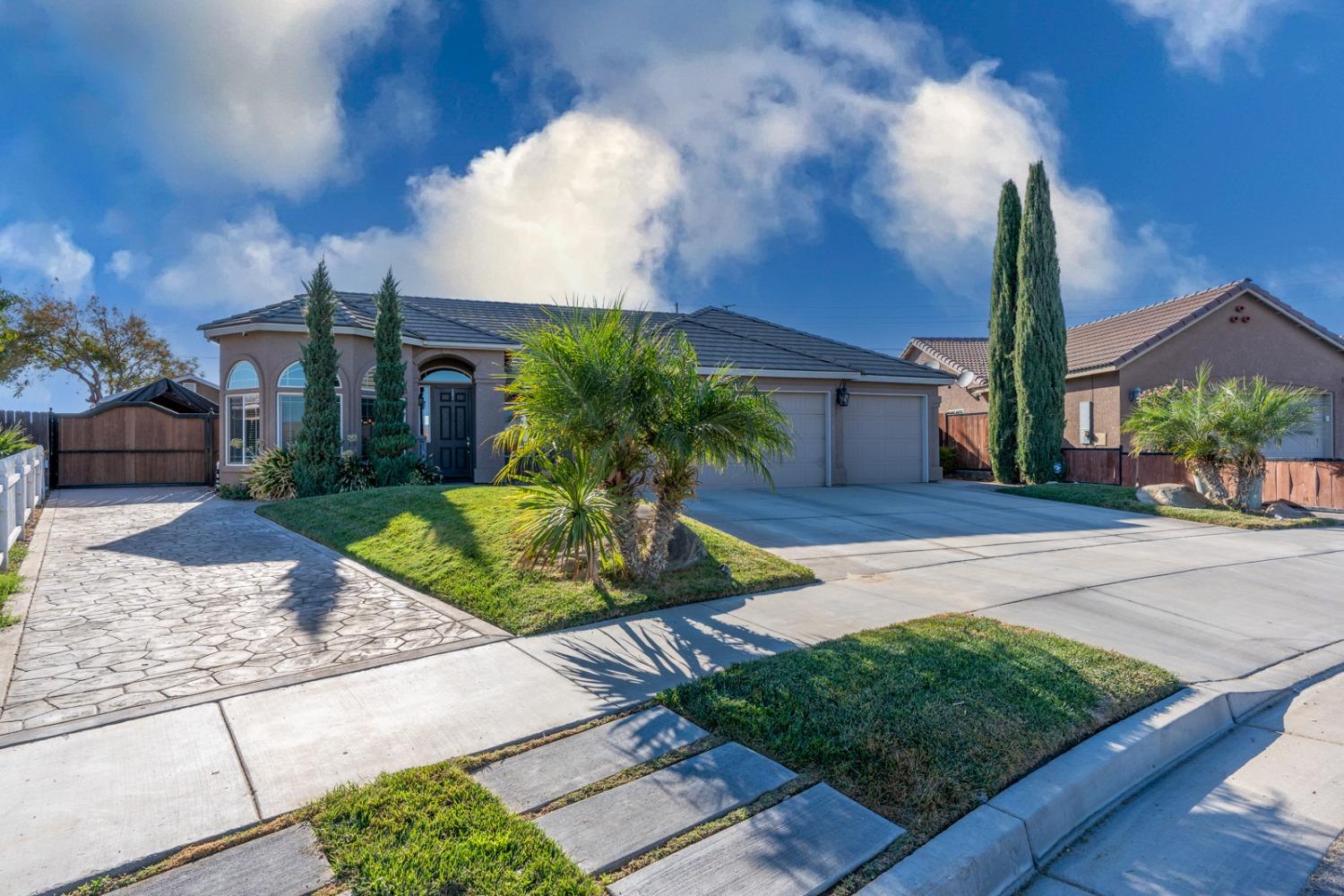 Detail Gallery Image 1 of 46 For 541 Addington St, Los Banos,  CA 93635 - 4 Beds | 2/1 Baths