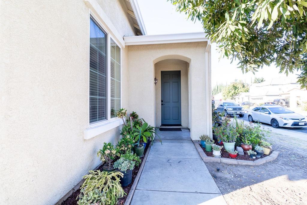 Detail Gallery Image 3 of 28 For 1219 Laurel Park Cir, Manteca,  CA 95337 - 3 Beds | 2 Baths