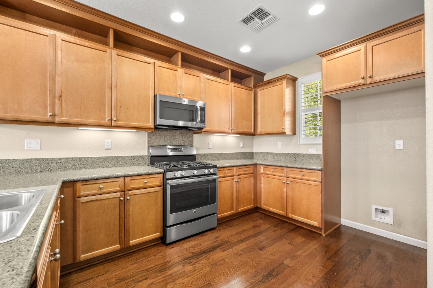 Detail Gallery Image 9 of 29 For 9709 Dartwell Way, Sacramento,  CA 95829 - 2 Beds | 2 Baths