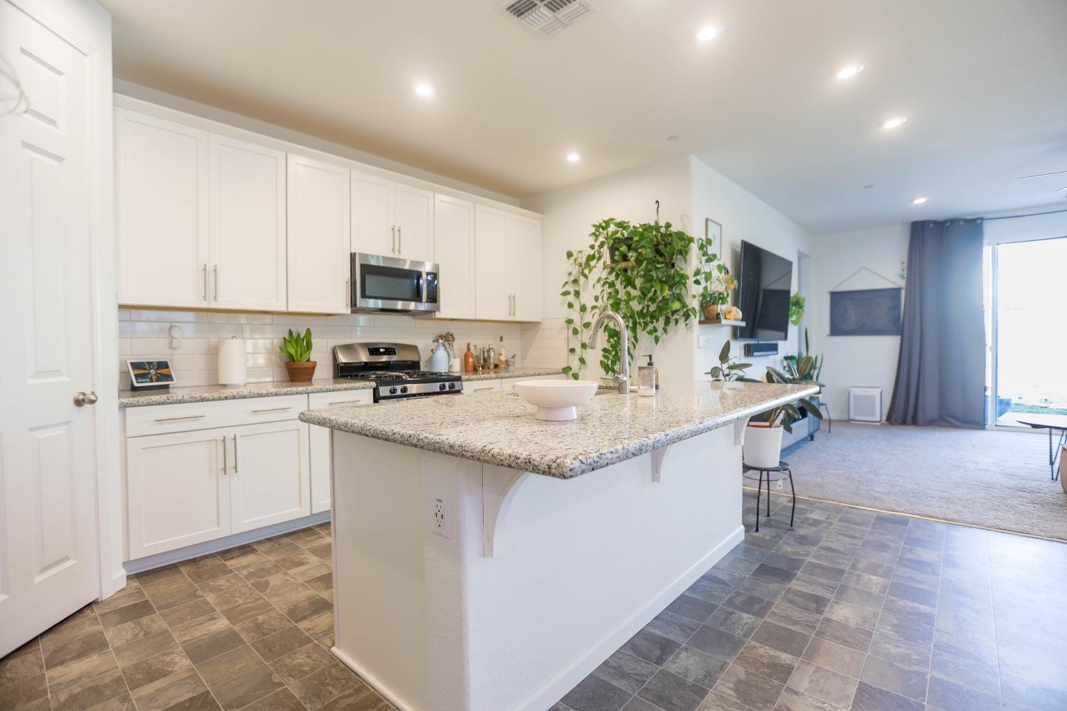 Detail Gallery Image 12 of 29 For 4040 Citation Dr, Olivehurst,  CA 95961 - 3 Beds | 2 Baths