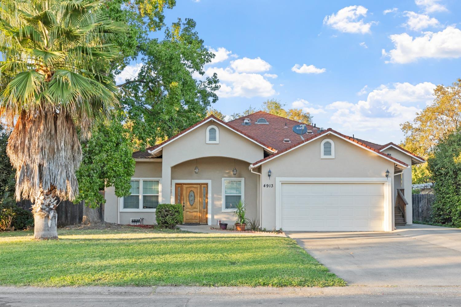 Detail Gallery Image 2 of 35 For 4913 Melvin Dr, Carmichael,  CA 95608 - 6 Beds | 4 Baths