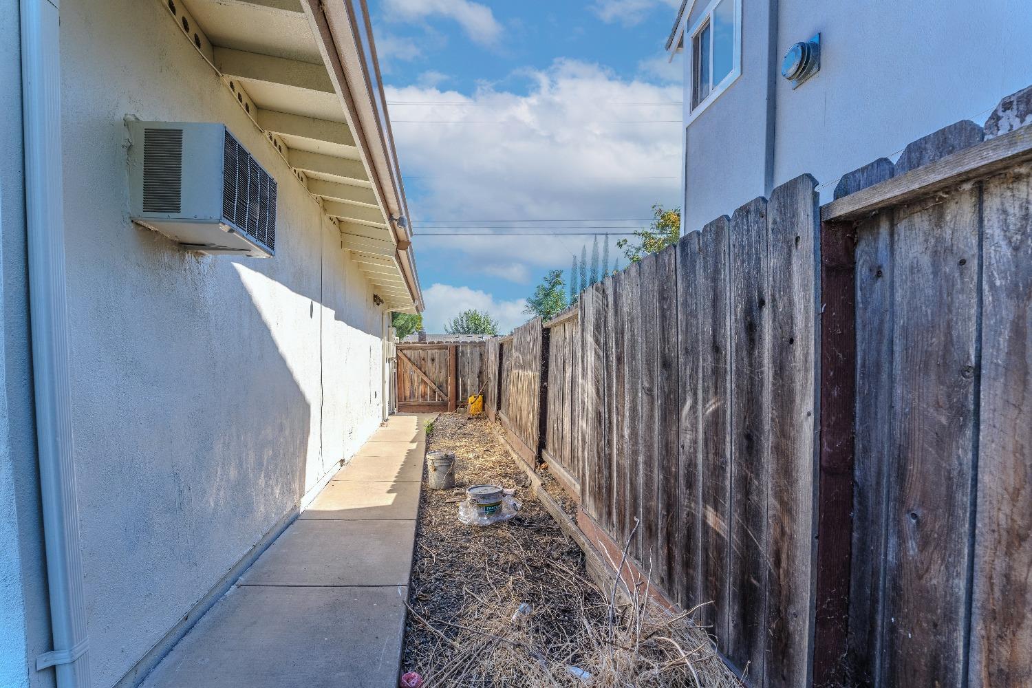 Detail Gallery Image 18 of 21 For 1941 Mayette Ave, Concord,  CA 94520 - 2 Beds | 1 Baths