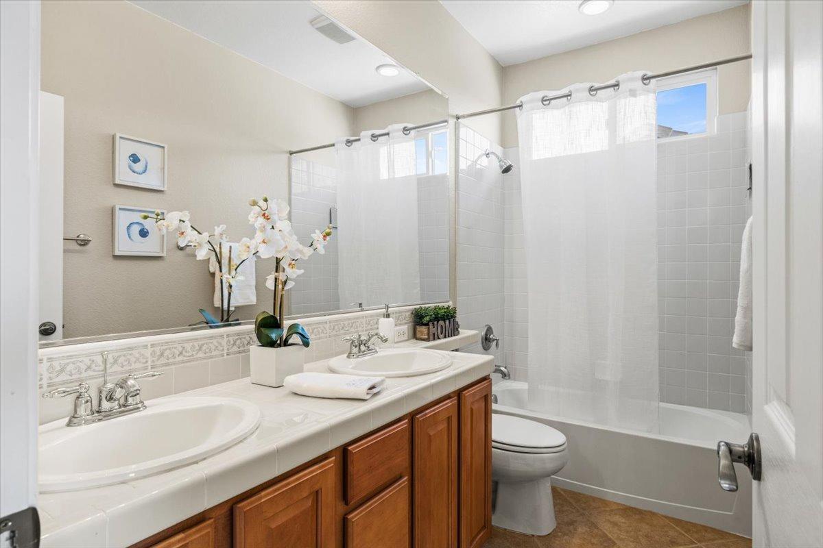 Detail Gallery Image 19 of 25 For 11845 White Rain Way, Rancho Cordova,  CA 95742 - 4 Beds | 2/1 Baths