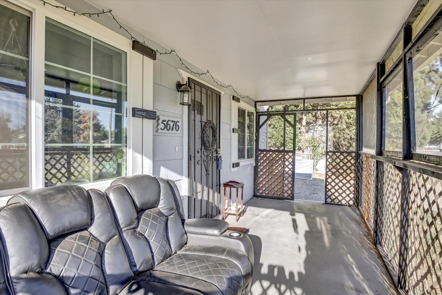 Detail Gallery Image 6 of 38 For 5676 Arboga Rd, Olivehurst,  CA 95961 - 3 Beds | 2 Baths