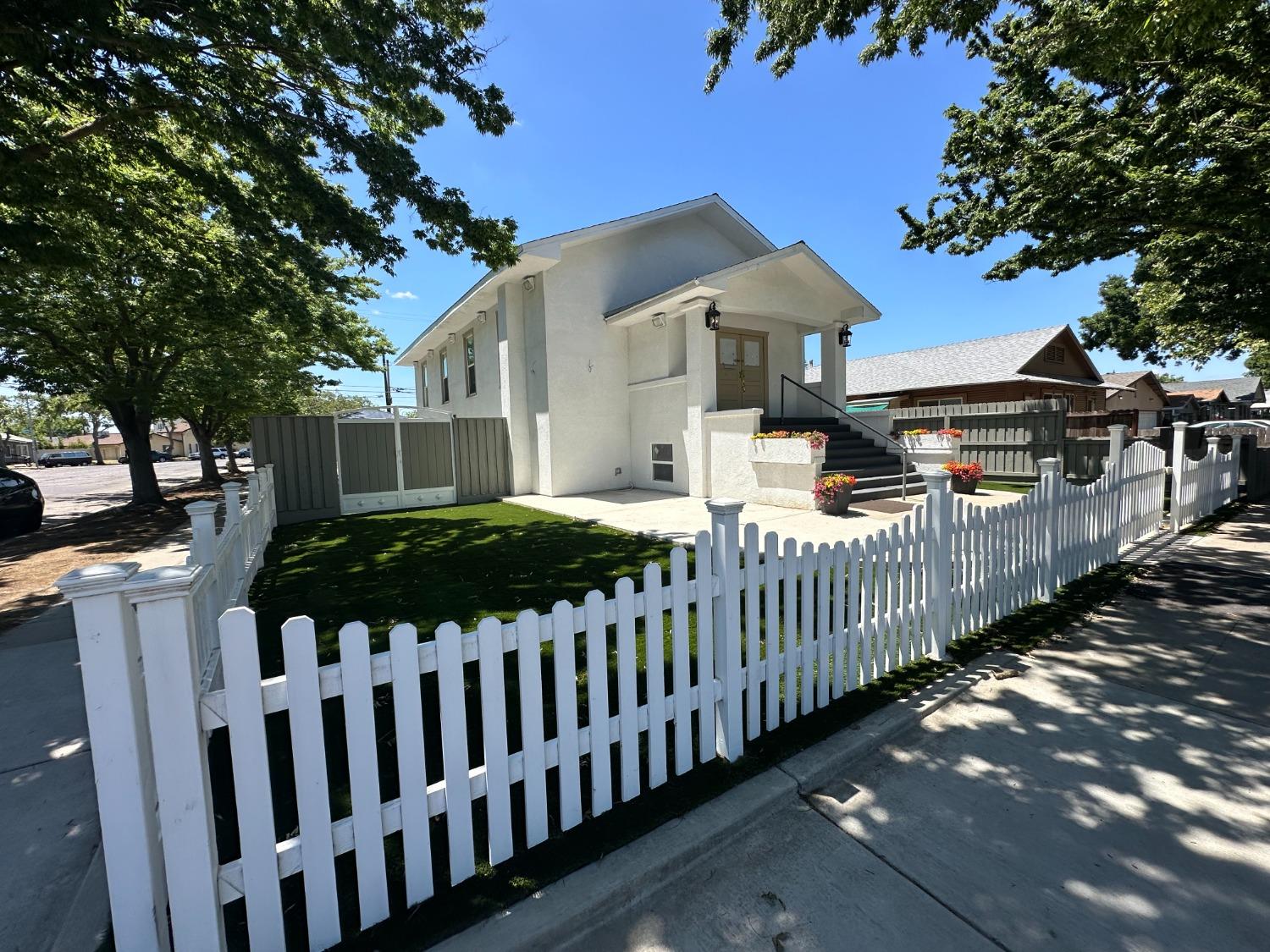 Detail Gallery Image 1 of 4 For 701 2nd St, Modesto,  CA 95351 - – Beds | – Baths