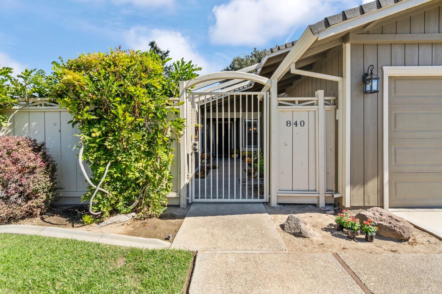 Detail Gallery Image 7 of 53 For 840 Dorchester Cir, Lodi,  CA 95240 - 3 Beds | 2 Baths