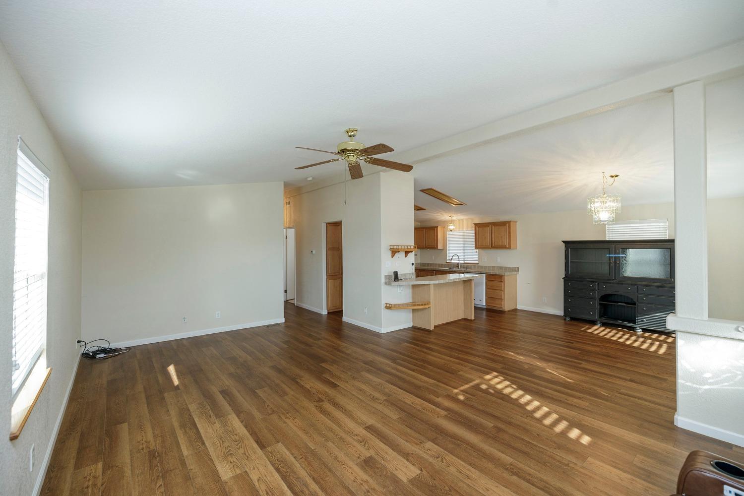 Detail Gallery Image 7 of 44 For 1459 Standiford Ave 11, Modesto,  CA 95350 - 2 Beds | 2/1 Baths