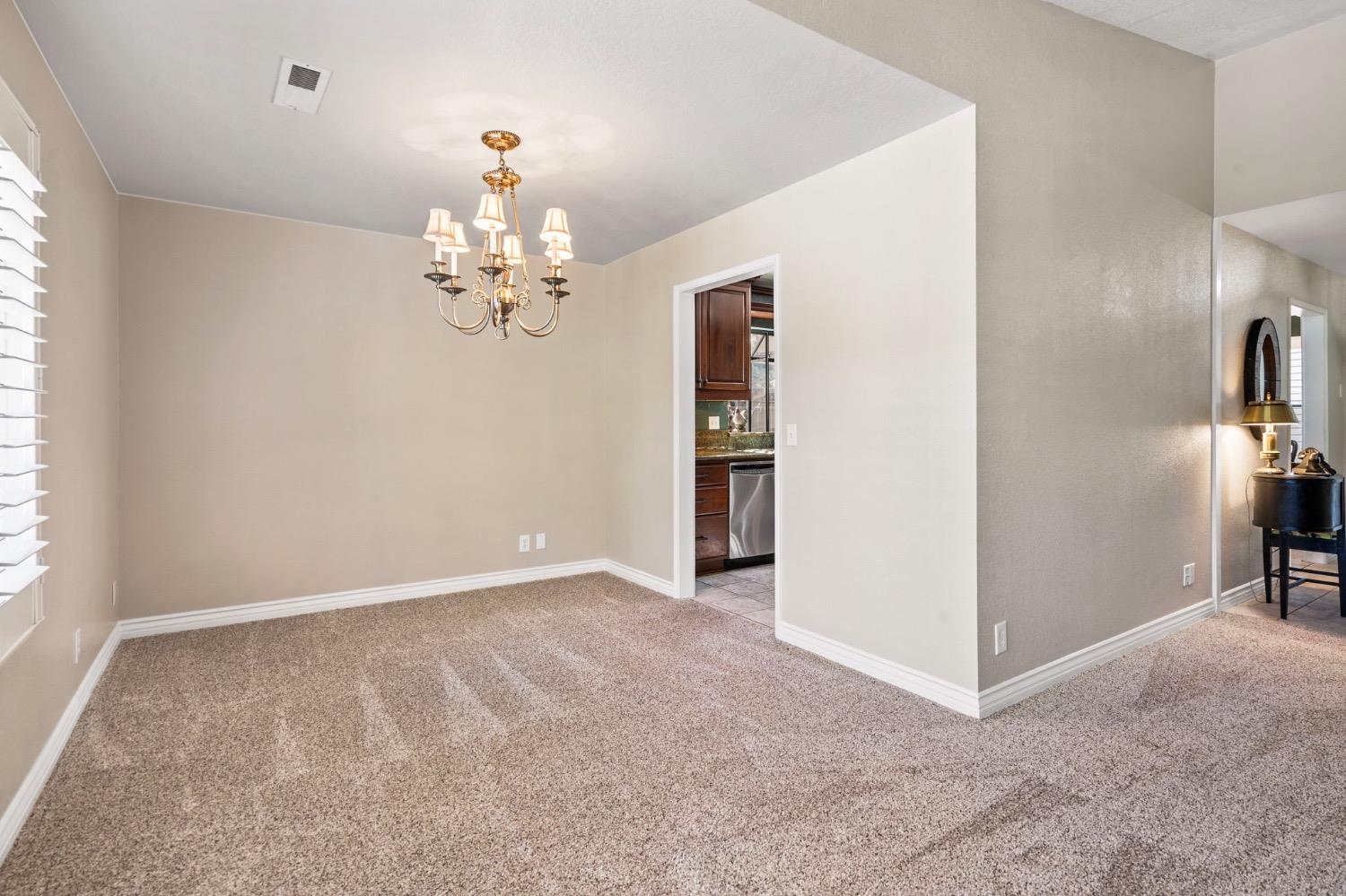 Detail Gallery Image 14 of 53 For 840 Dorchester Cir, Lodi,  CA 95240 - 3 Beds | 2 Baths