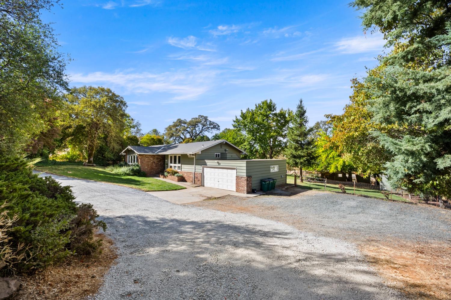 Detail Gallery Image 3 of 29 For 21042 Clivus Dr, Grass Valley,  CA 95949 - 4 Beds | 2 Baths