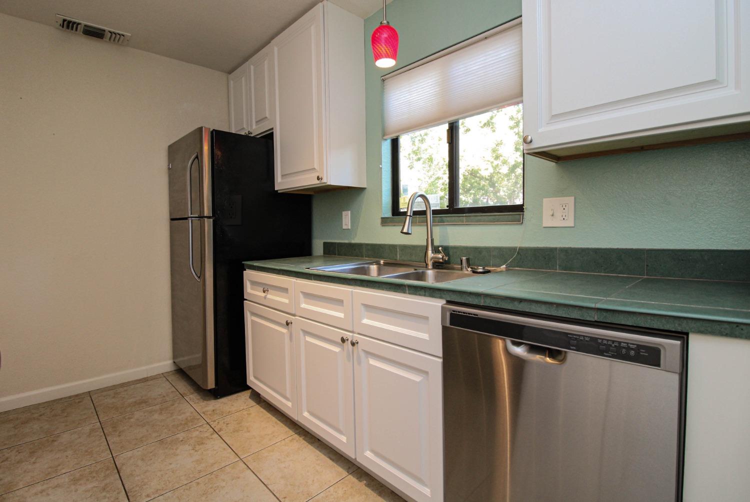 Photo #8: 224115346 Listing 