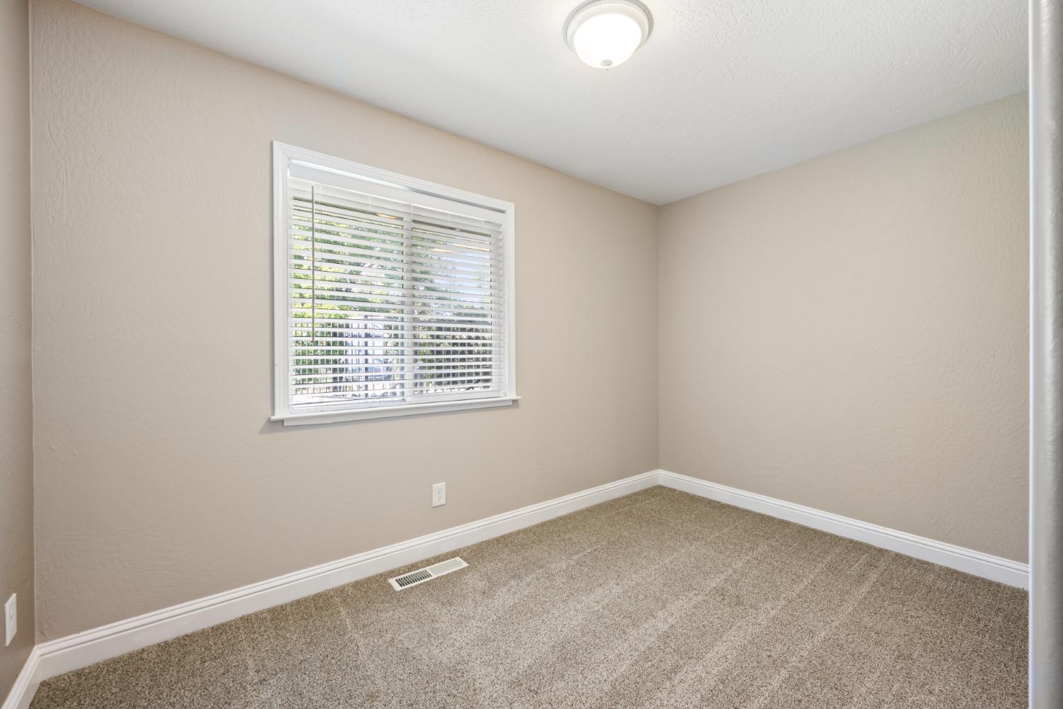 Detail Gallery Image 17 of 29 For 21042 Clivus Dr, Grass Valley,  CA 95949 - 4 Beds | 2 Baths