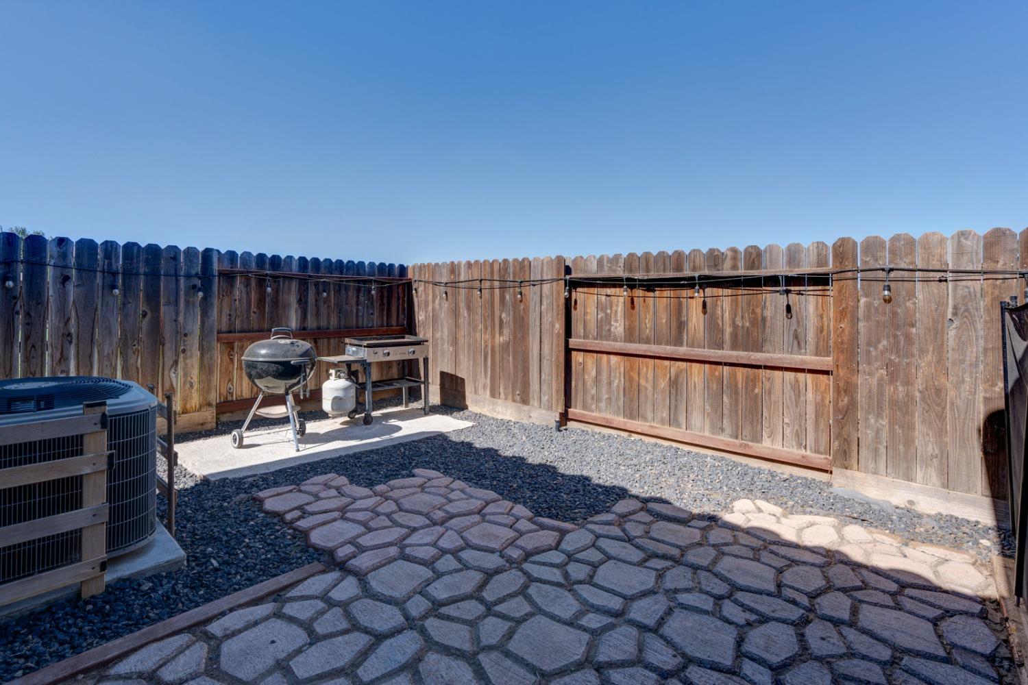 Detail Gallery Image 32 of 37 For 1047 Golden Leaf Dr, Livingston,  CA 95334 - 4 Beds | 3/1 Baths