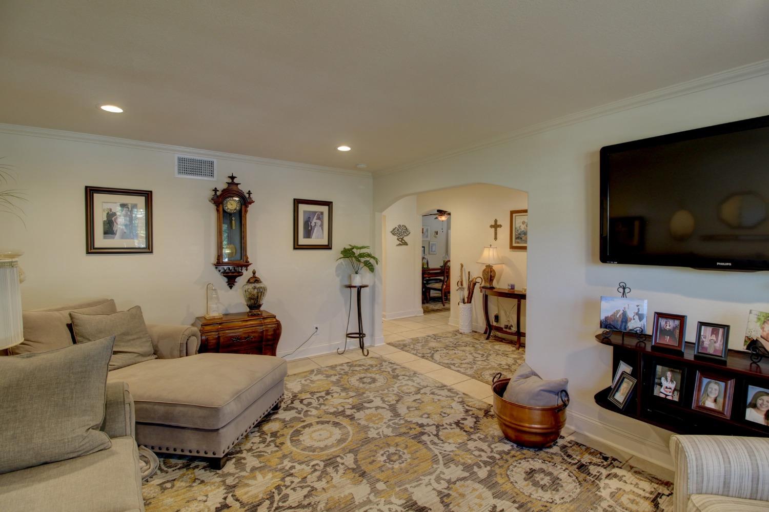 Detail Gallery Image 6 of 39 For 3414 Wathen Ave, Merced,  CA 95348 - 3 Beds | 2 Baths