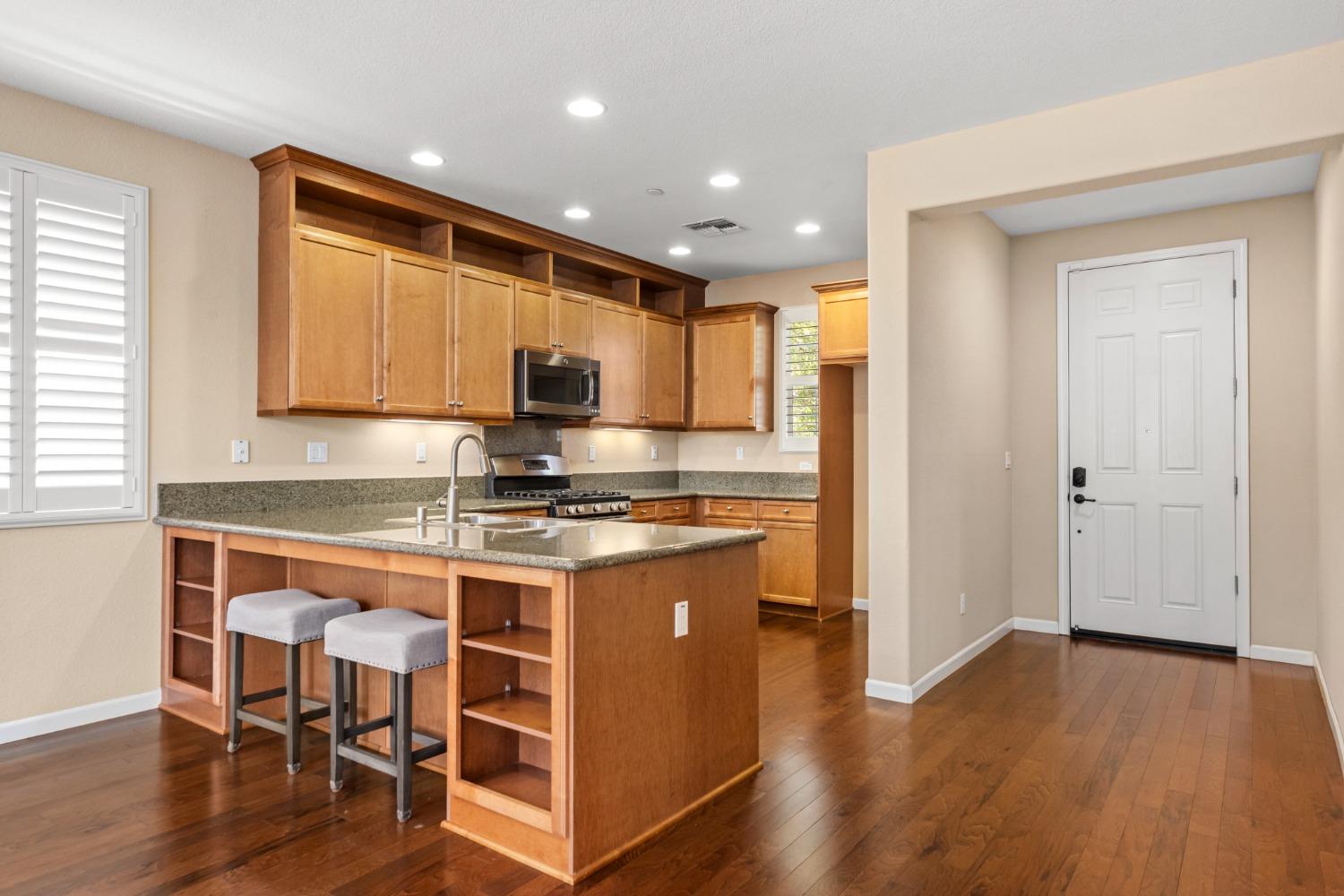 Detail Gallery Image 5 of 29 For 9709 Dartwell Way, Sacramento,  CA 95829 - 2 Beds | 2 Baths