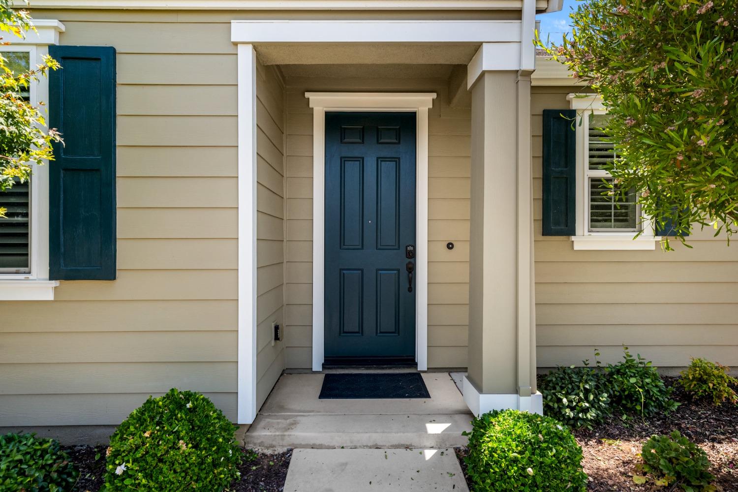 Detail Gallery Image 4 of 29 For 9709 Dartwell Way, Sacramento,  CA 95829 - 2 Beds | 2 Baths