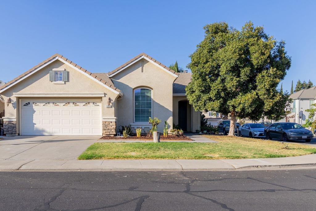 Detail Gallery Image 1 of 28 For 1219 Laurel Park Cir, Manteca,  CA 95337 - 3 Beds | 2 Baths