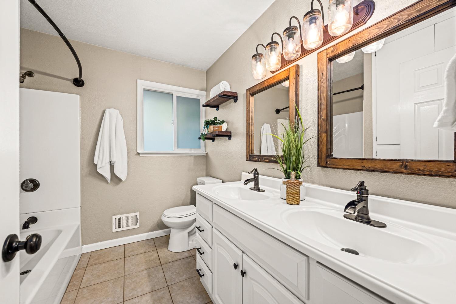 Detail Gallery Image 21 of 29 For 21042 Clivus Dr, Grass Valley,  CA 95949 - 4 Beds | 2 Baths