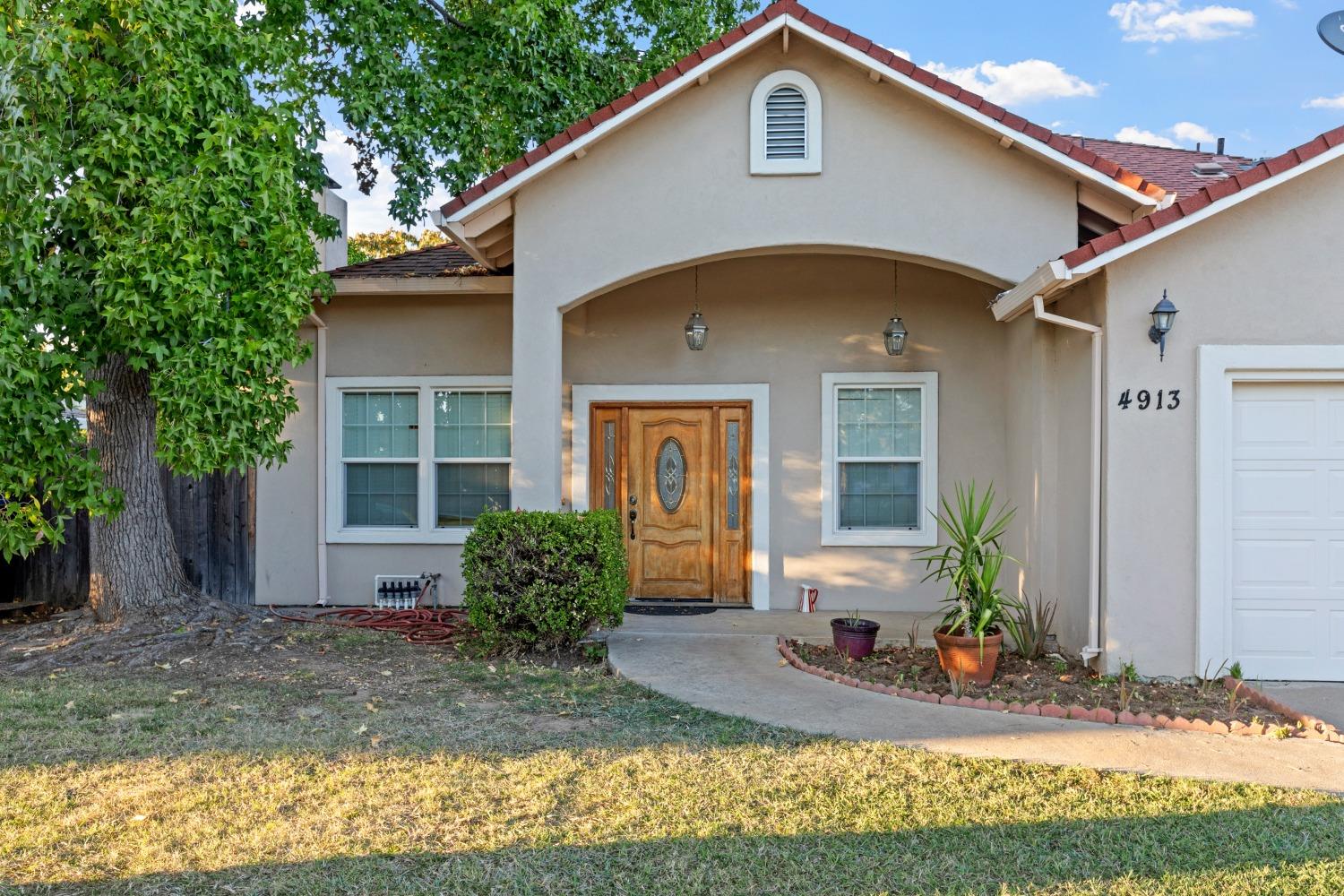 Detail Gallery Image 3 of 35 For 4913 Melvin Dr, Carmichael,  CA 95608 - 6 Beds | 4 Baths