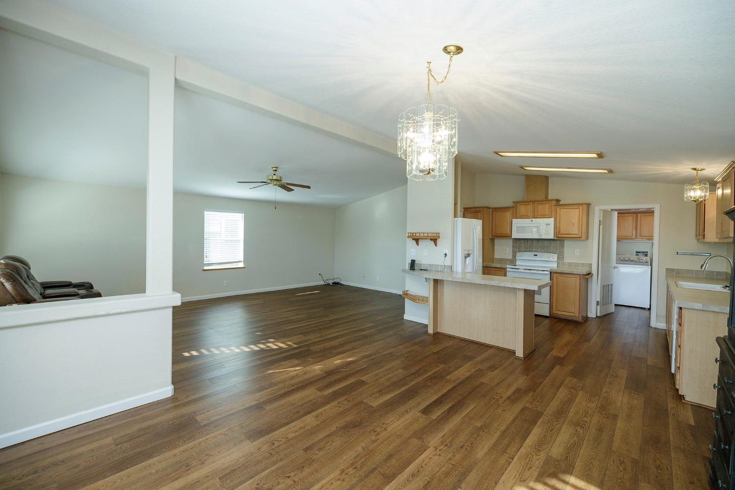 Detail Gallery Image 11 of 44 For 1459 Standiford Ave 11, Modesto,  CA 95350 - 2 Beds | 2/1 Baths