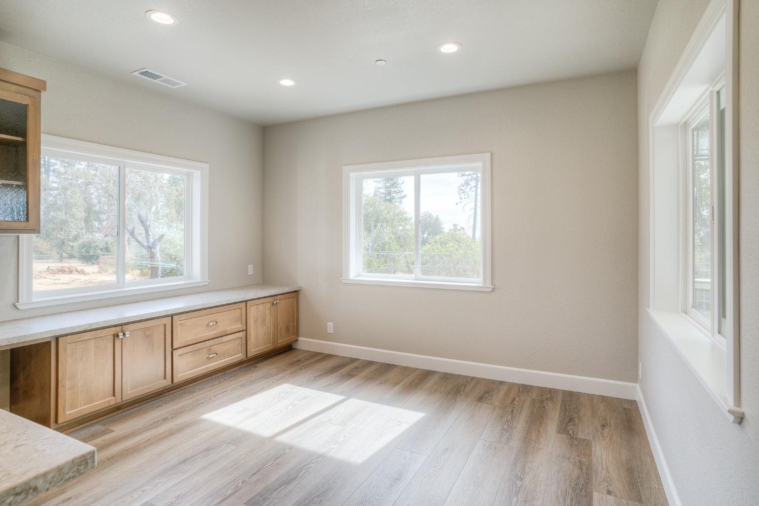 Detail Gallery Image 9 of 41 For 1906 Crandall, Paradise,  CA 95969 - 2 Beds | 2 Baths