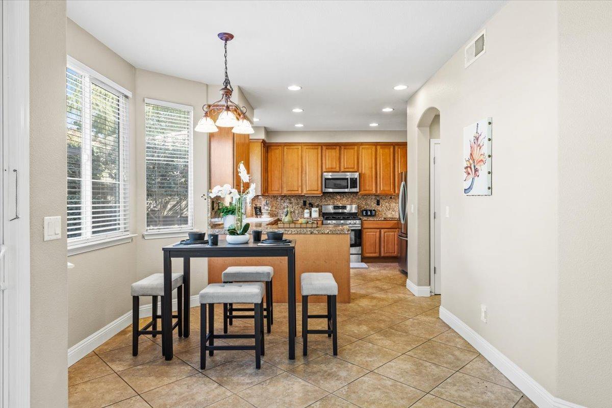 Detail Gallery Image 7 of 25 For 11845 White Rain Way, Rancho Cordova,  CA 95742 - 4 Beds | 2/1 Baths