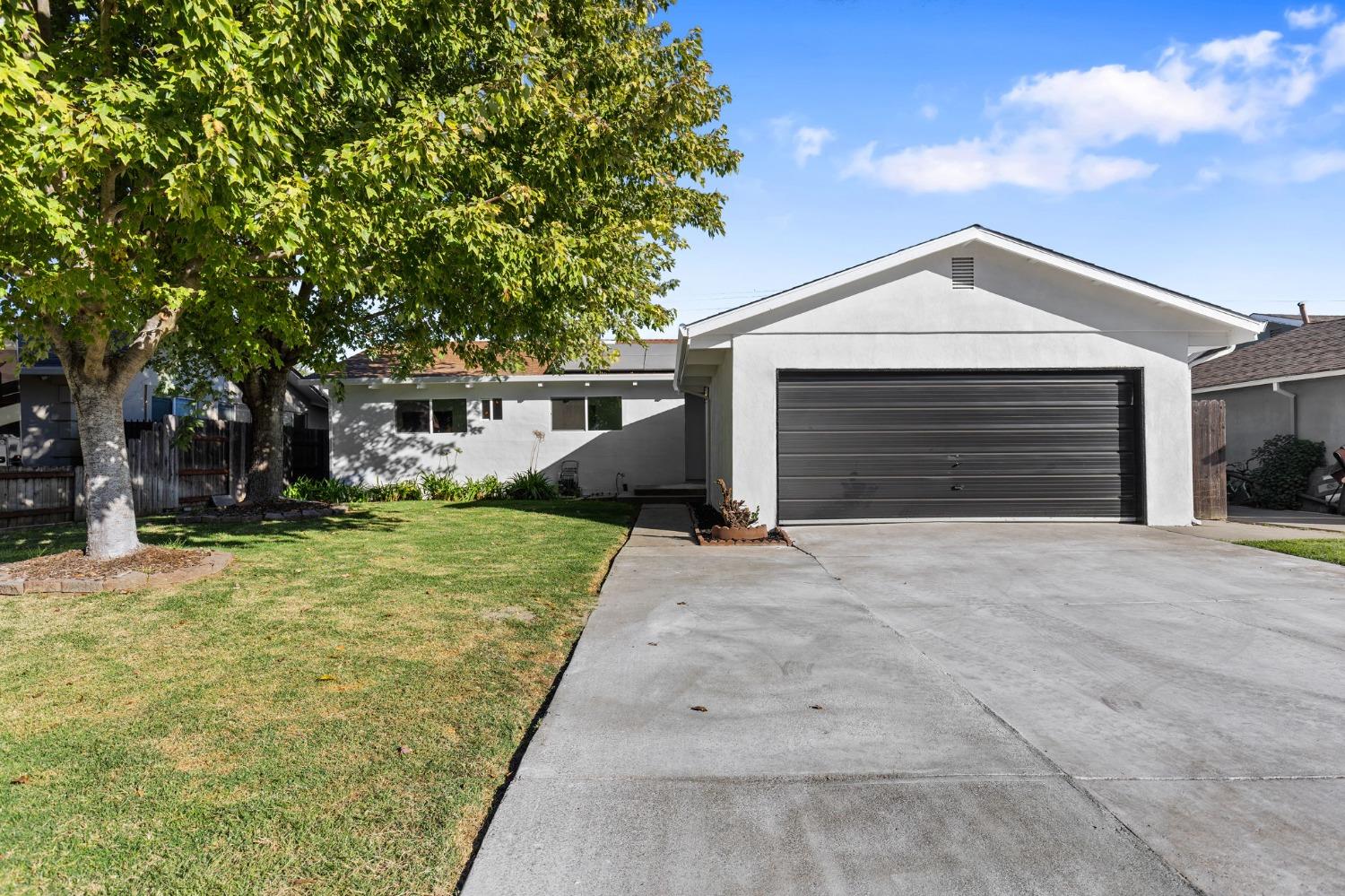 Detail Gallery Image 1 of 28 For 3412 Greenmeadow Ave, West Sacramento,  CA 95691 - 3 Beds | 2 Baths