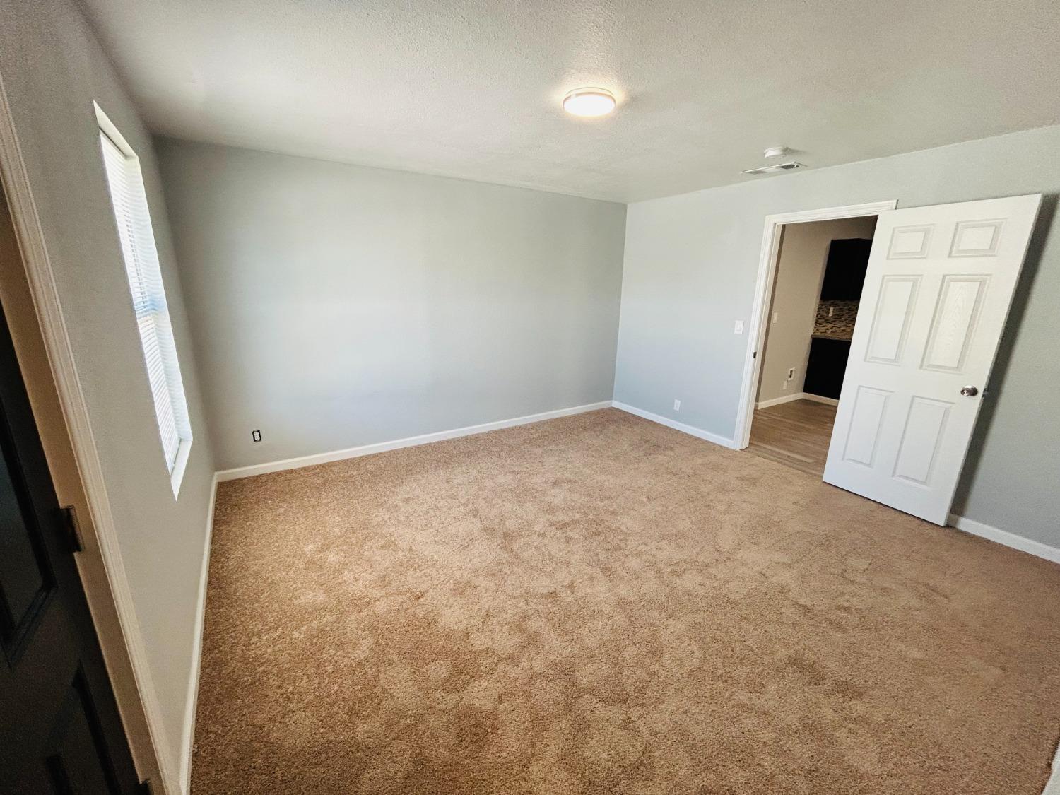 Detail Gallery Image 8 of 17 For 230 N 12th St, Chowchilla,  CA 93610 - 3 Beds | 2 Baths