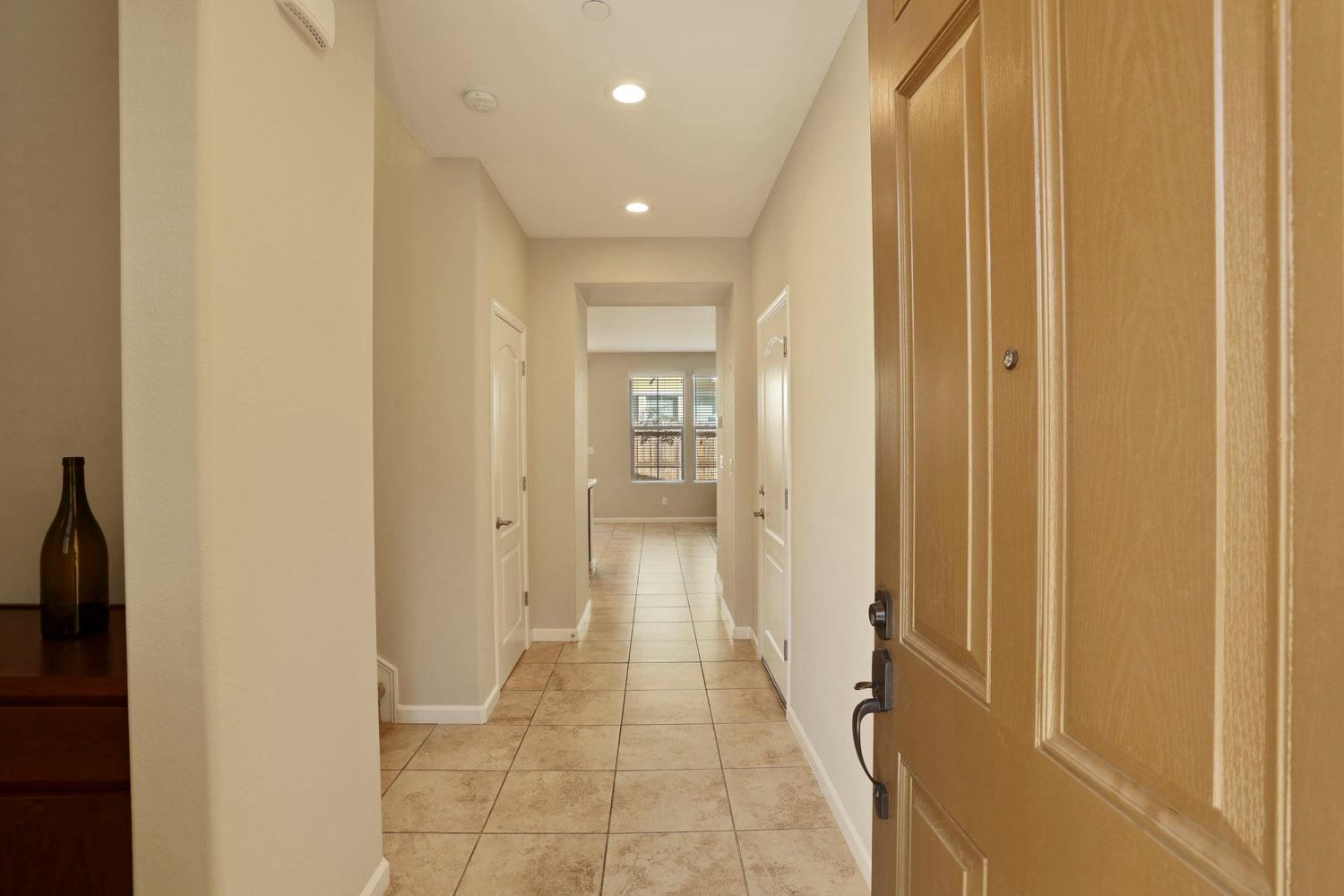 Detail Gallery Image 5 of 39 For 2242 Province Pl, Hughson,  CA 95326 - 3 Beds | 2/1 Baths