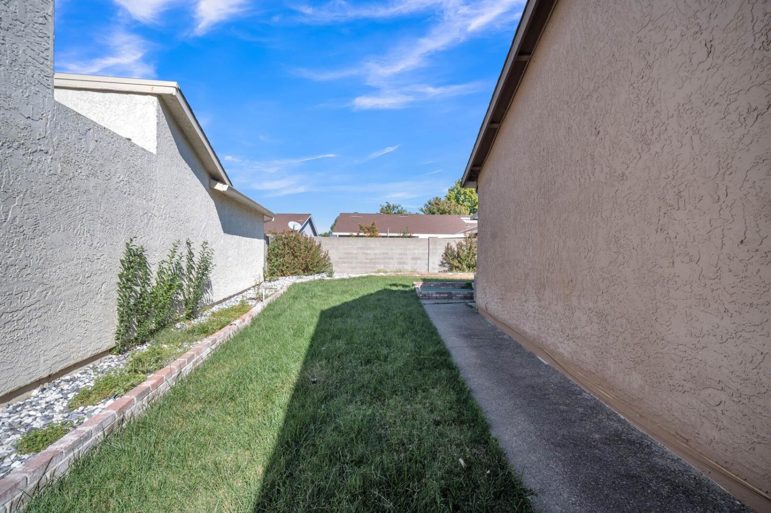 Detail Gallery Image 33 of 34 For 7409 Sunmill Ln, Sacramento,  CA 95828 - 2 Beds | 2 Baths