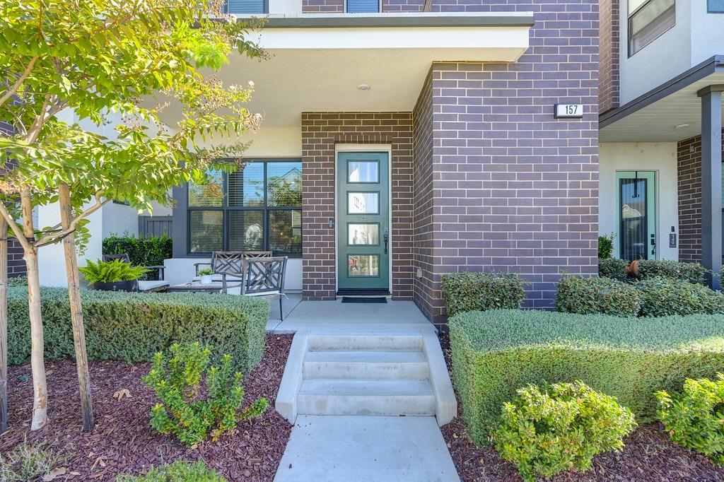 Detail Gallery Image 8 of 87 For 157 Fischbacher St, Sacramento,  CA 95816 - 3 Beds | 2/1 Baths