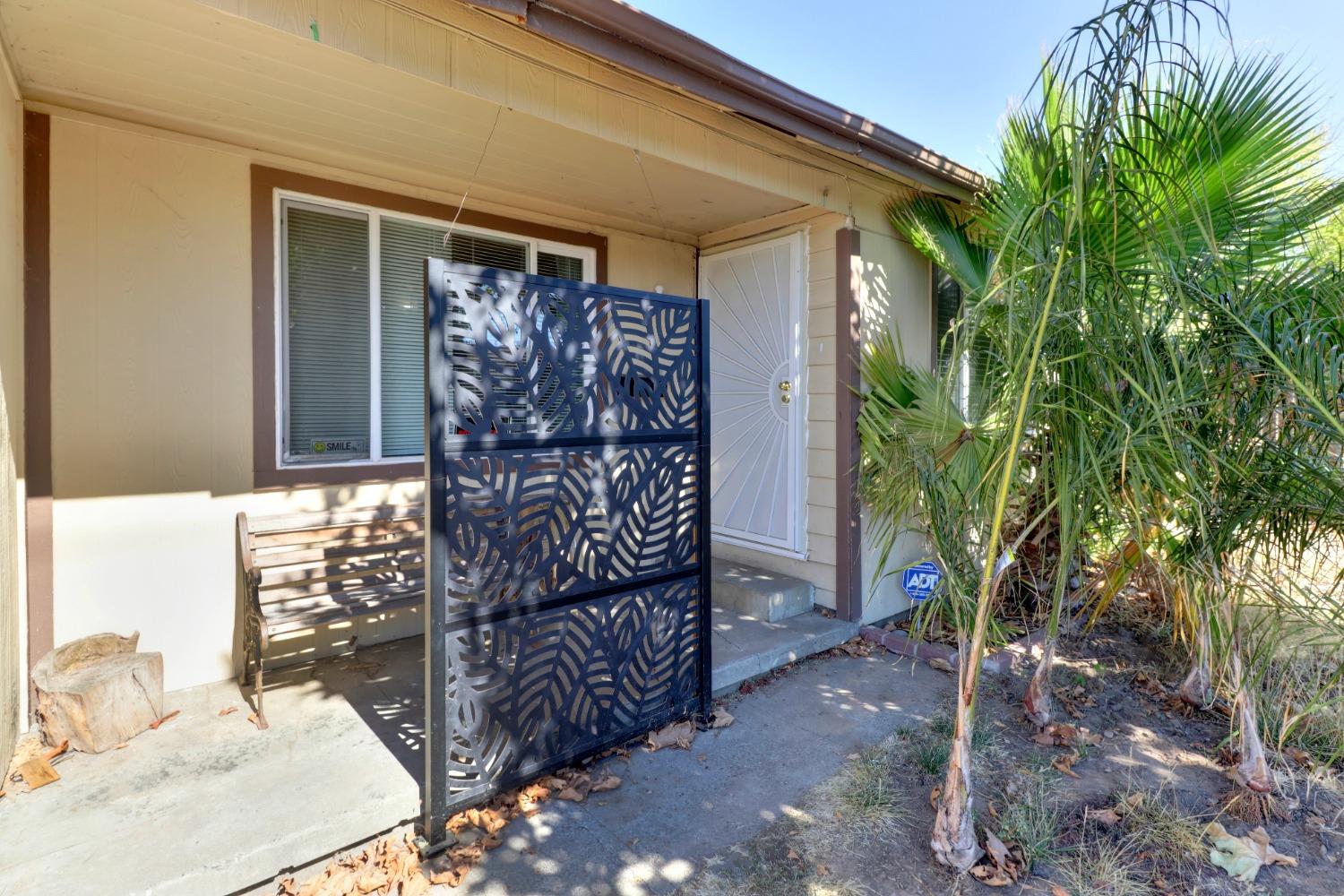 Detail Gallery Image 6 of 45 For 1013 Frienza Ave, Sacramento,  CA 95815 - 3 Beds | 1 Baths