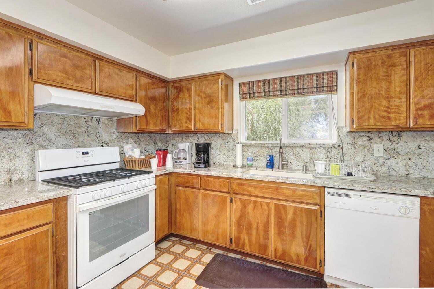 Detail Gallery Image 55 of 74 For 161 Skybrook Ln, Sacramento,  CA 95828 - 3 Beds | 2 Baths