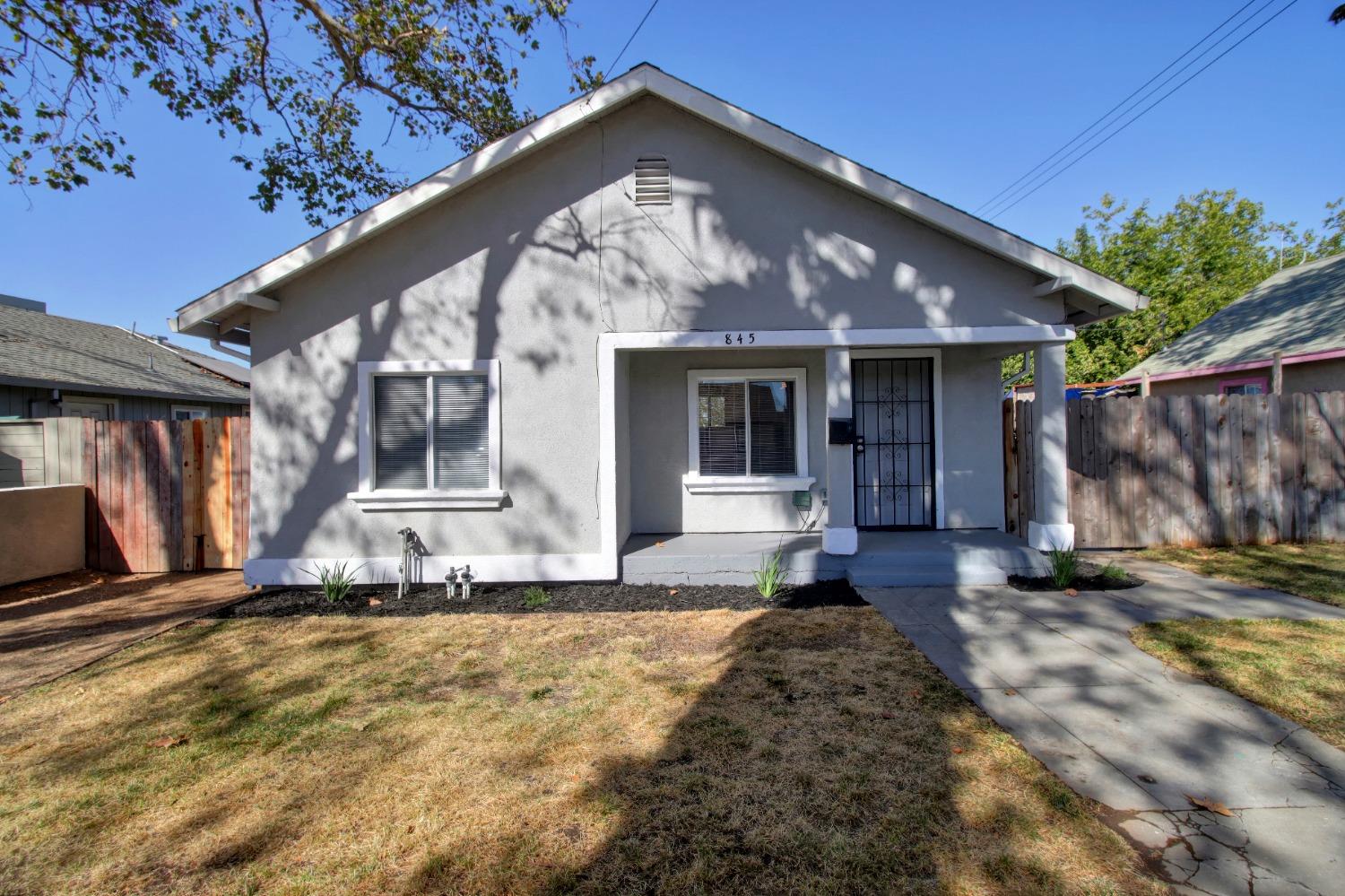 Detail Gallery Image 3 of 38 For 845 Price Ct, Sacramento,  CA 95815 - 2 Beds | 1 Baths