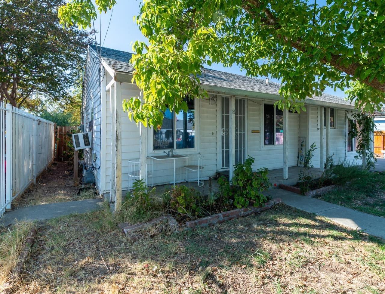 Detail Gallery Image 2 of 19 For 2651 Norwood Ave, Sacramento,  CA 95815 - 2 Beds | 1 Baths