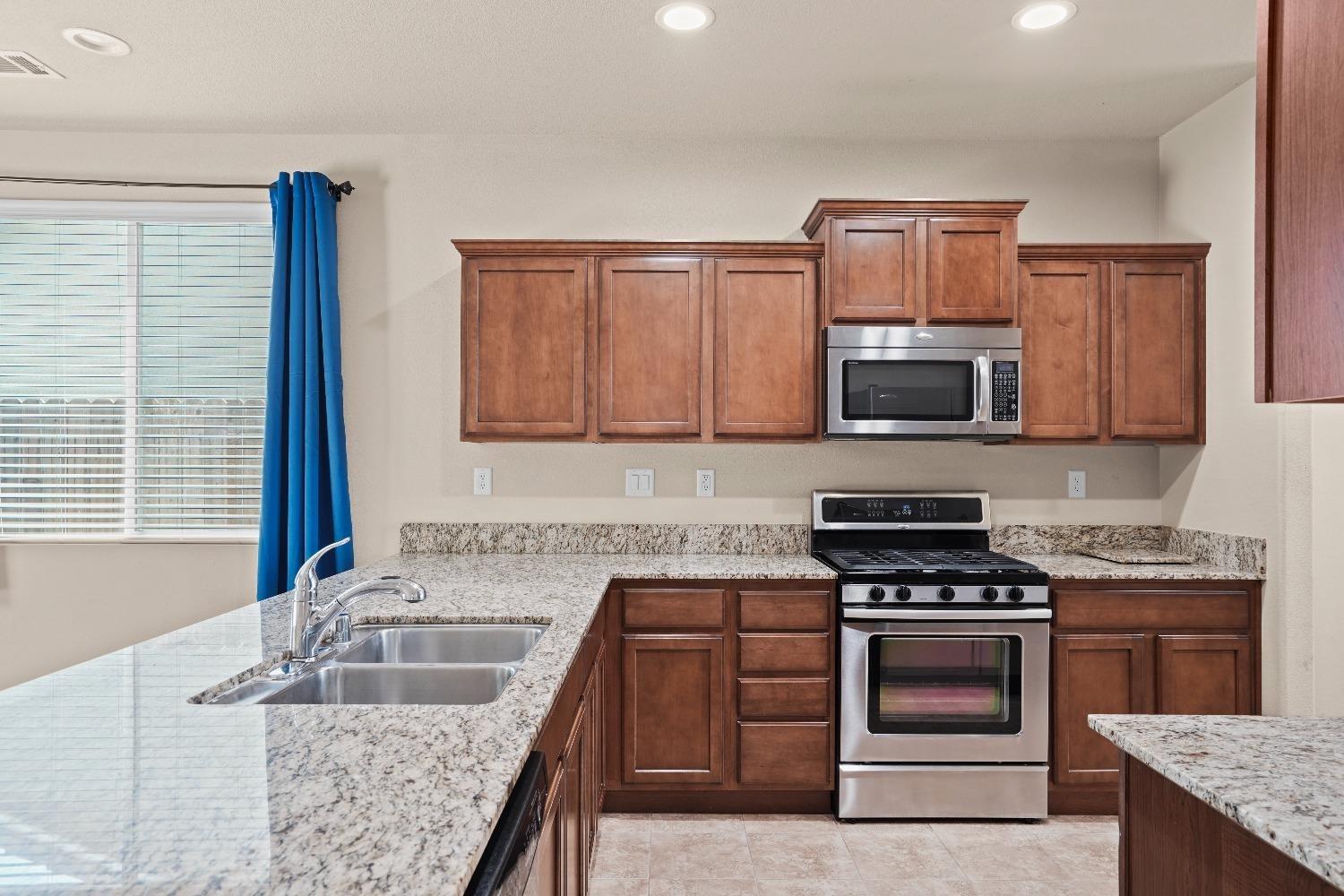 Detail Gallery Image 11 of 23 For 3057 Morley Ln, Roseville,  CA 95747 - 3 Beds | 2 Baths