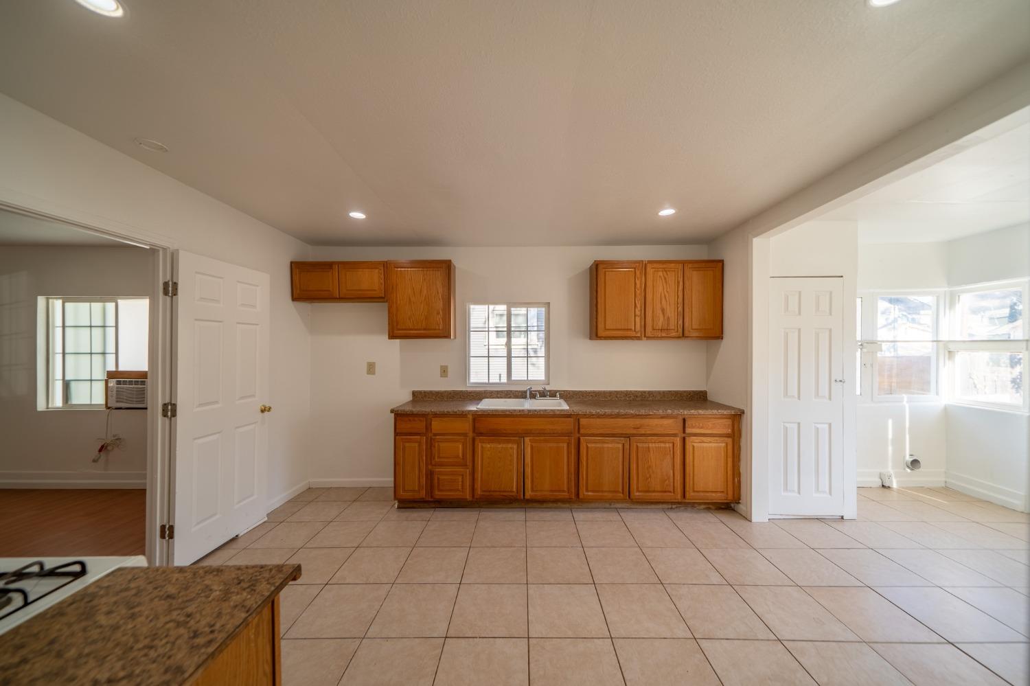 Detail Gallery Image 10 of 28 For 108 E 8th St, Tracy,  CA 95376 - 2 Beds | 1 Baths