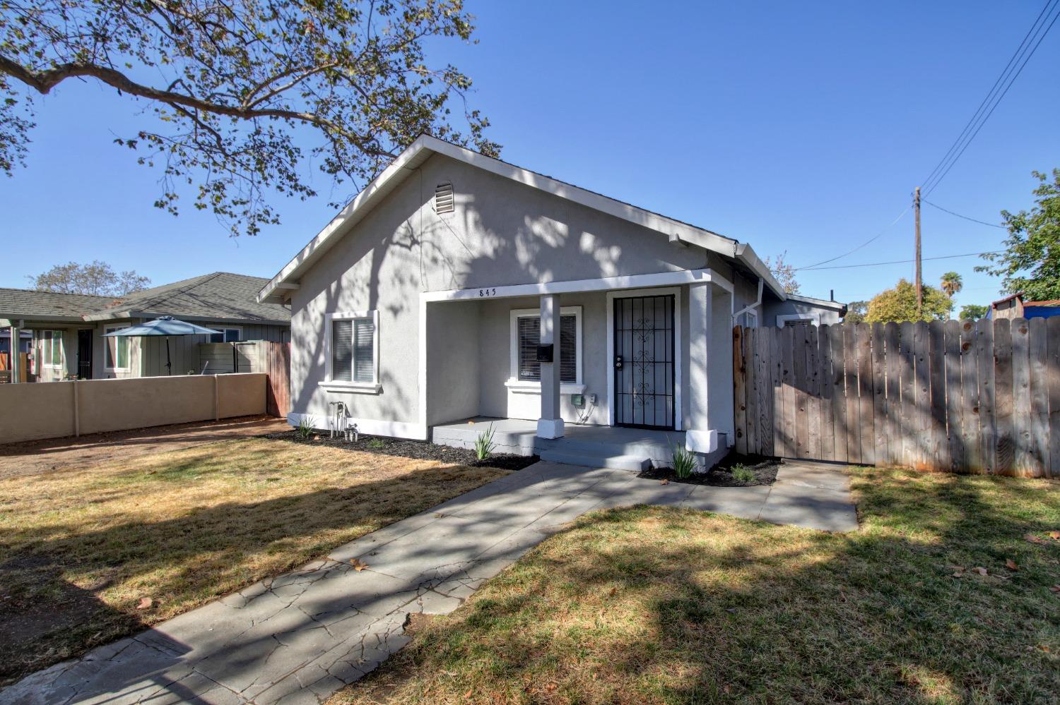 Detail Gallery Image 2 of 38 For 845 Price Ct, Sacramento,  CA 95815 - 2 Beds | 1 Baths