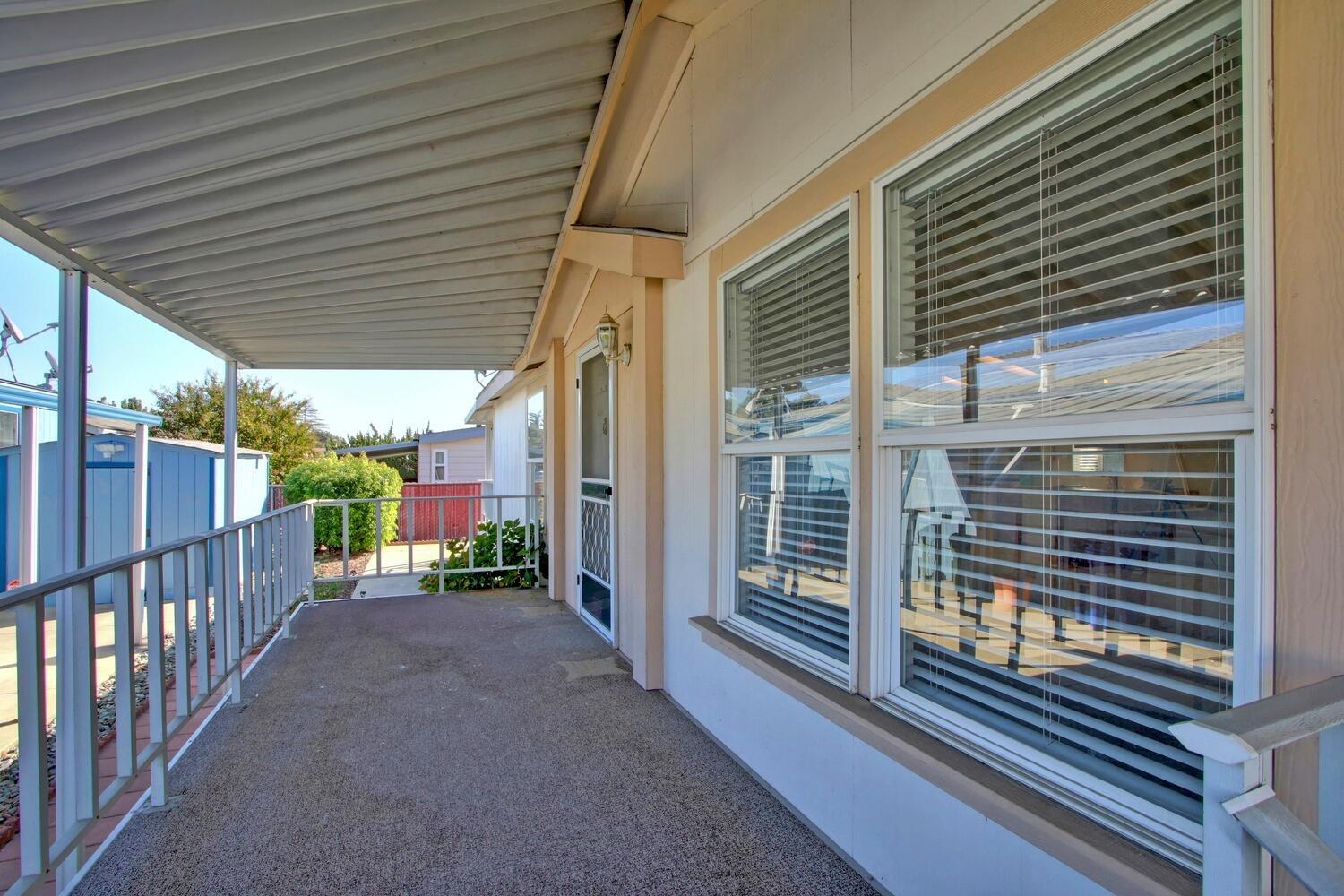 Detail Gallery Image 4 of 74 For 161 Skybrook Ln, Sacramento,  CA 95828 - 3 Beds | 2 Baths