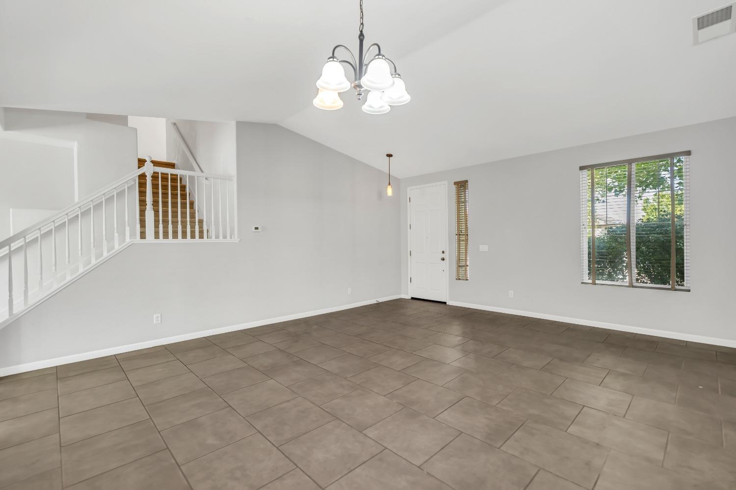 Detail Gallery Image 9 of 60 For 1836 Delouch Dr, Lincoln,  CA 95648 - 4 Beds | 2/1 Baths